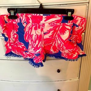 Lilly Pulitzer like new small shorts perfect for summer!